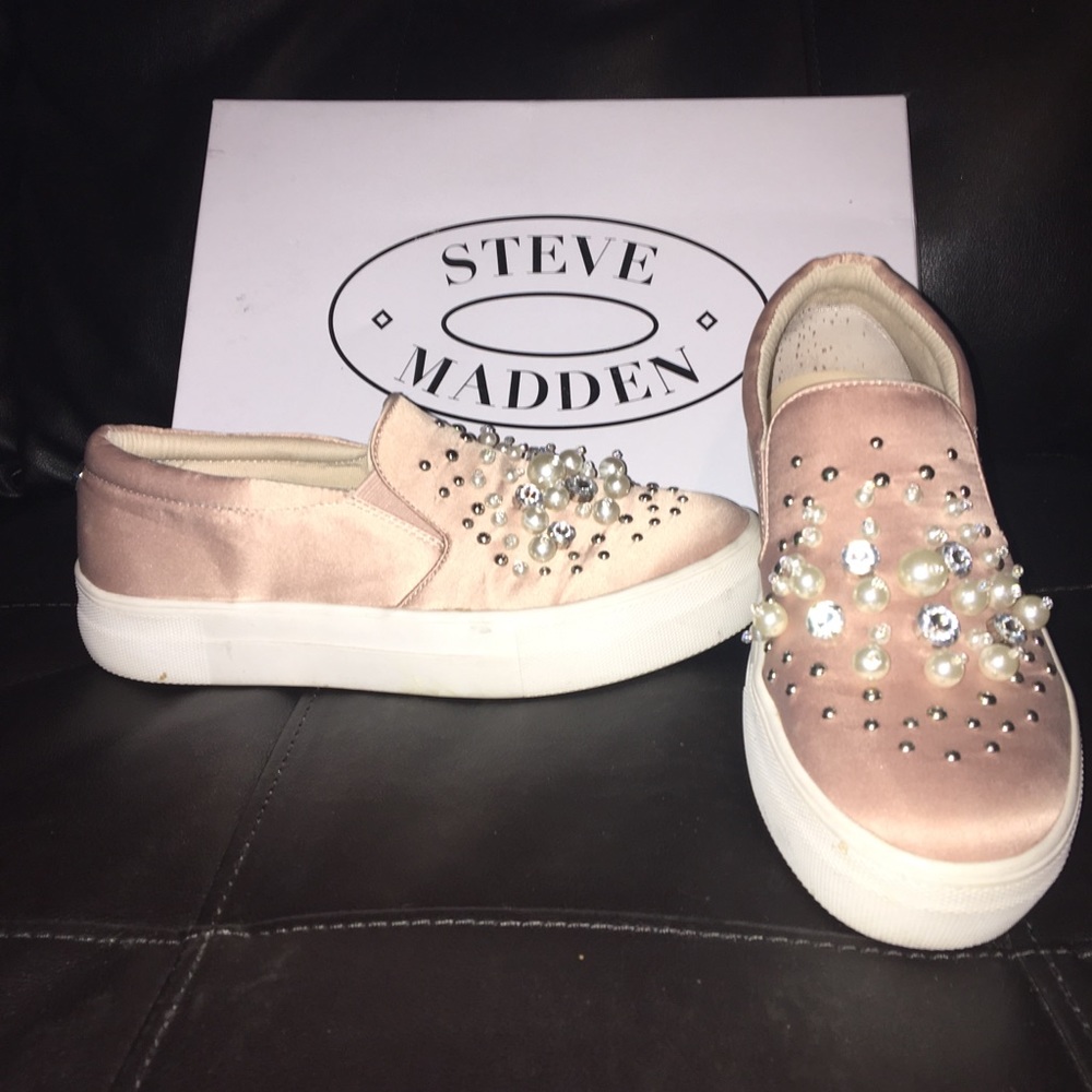 Steve Madden Glamour Satin Blush slip on shoe